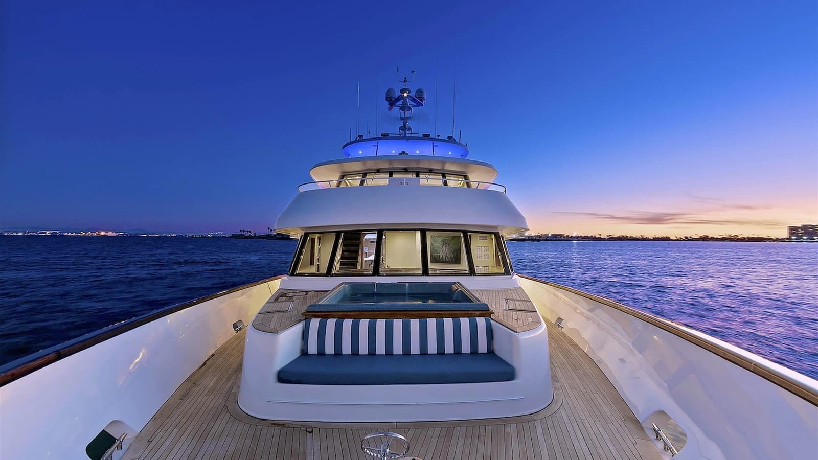 EL REY - deck aft | Drivas Yachts