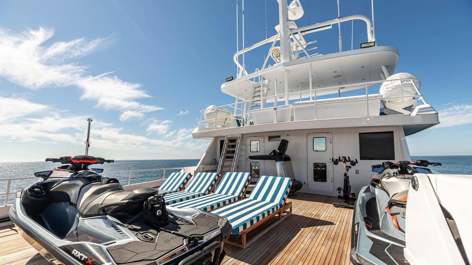 EL REY - deck aft | Drivas Yachts