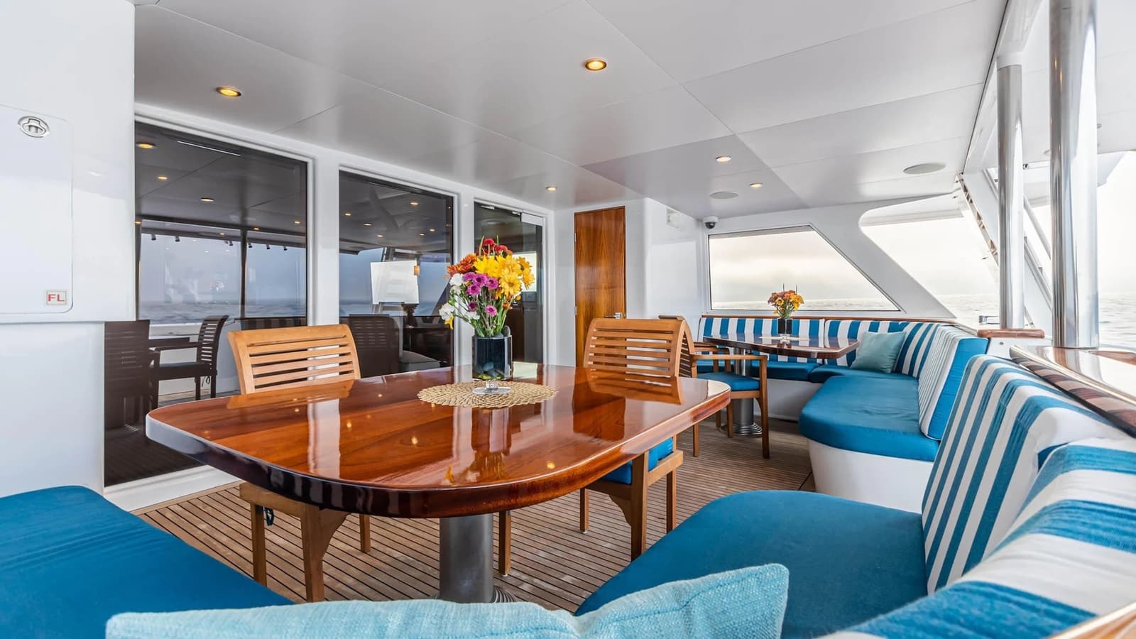 EL REY - saloon | Drivas Yachts