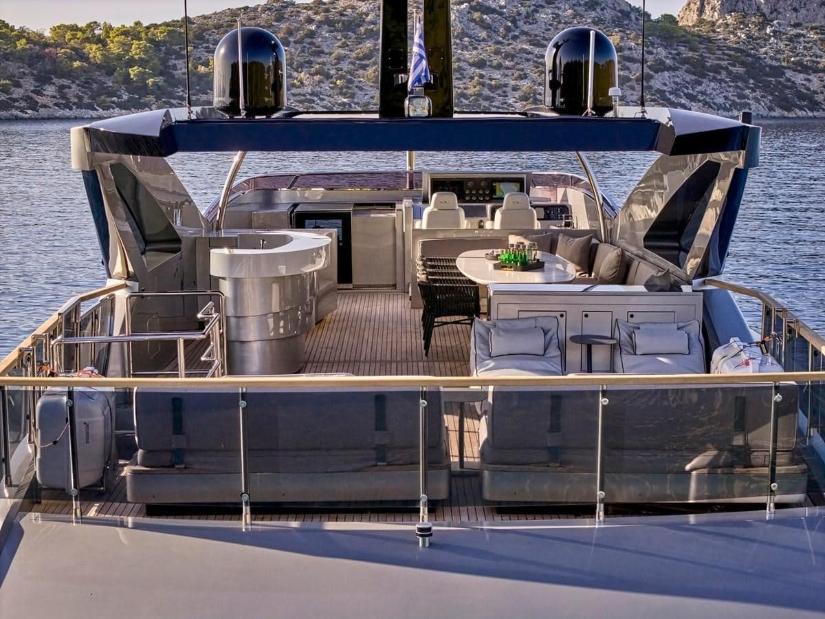 SEAMMETRY - deck aft | Drivas Yachts