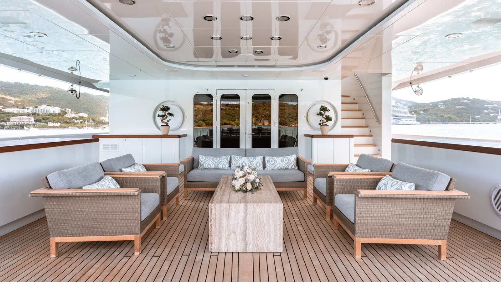 HOLDIN' MY OWN - deck aft | Drivas Yachts