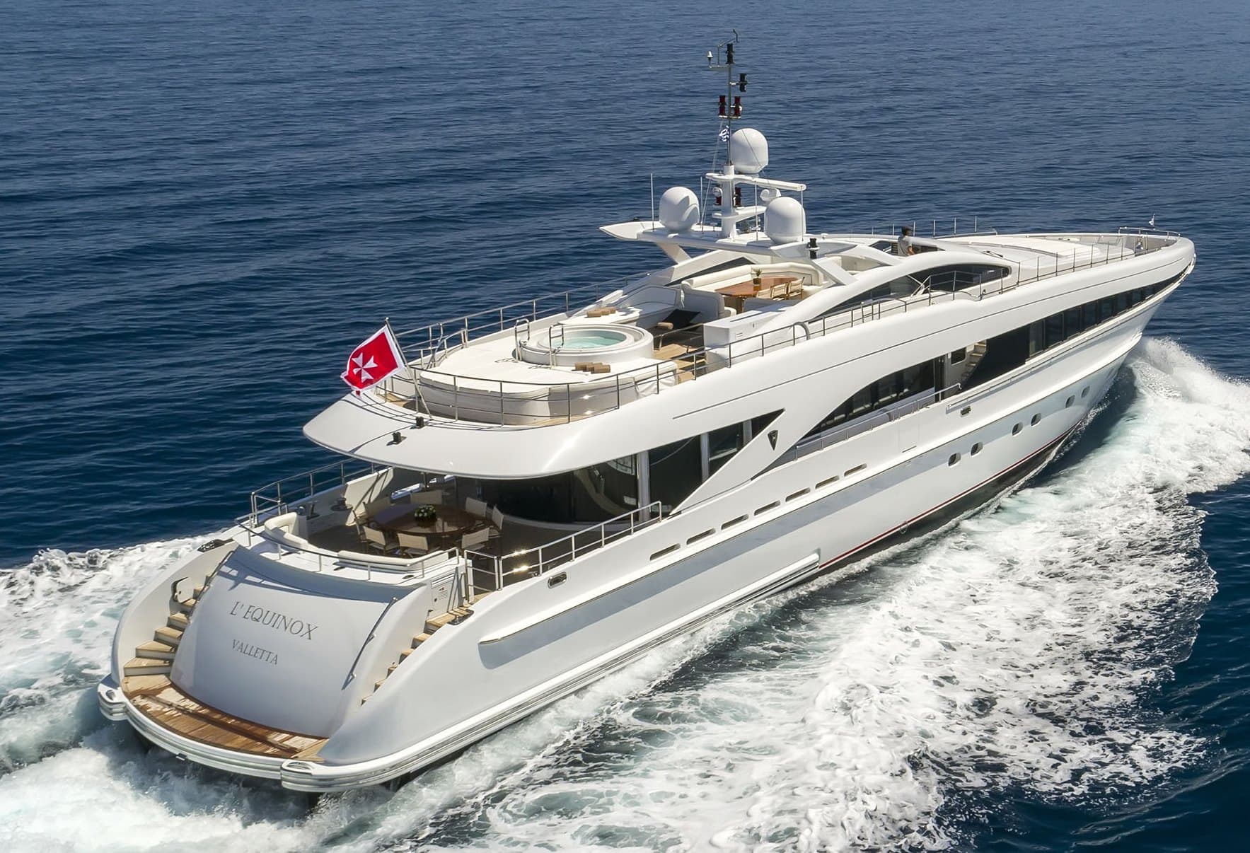 L'EQUINOX - ext stbd | Drivas Yachts