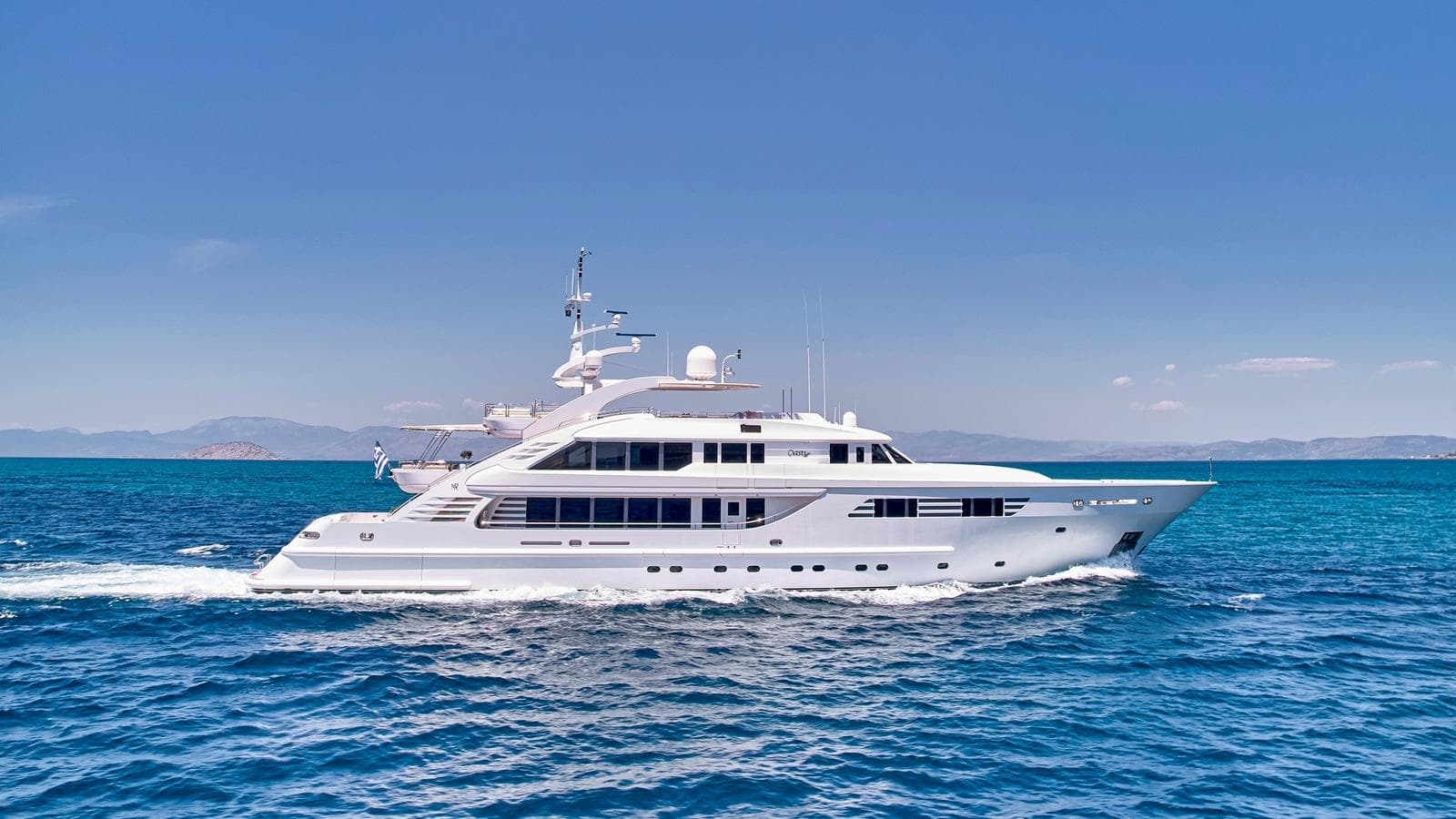OASIS - ext running | Drivas Yachts