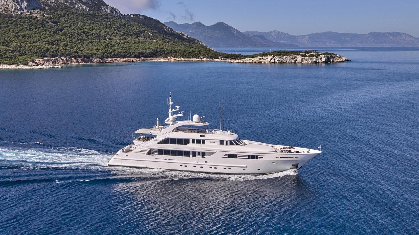 OASIS - ext running | Drivas Yachts