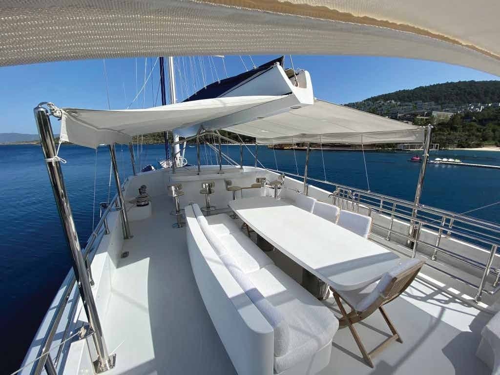 CANARIA - deck fore | Drivas Yachts