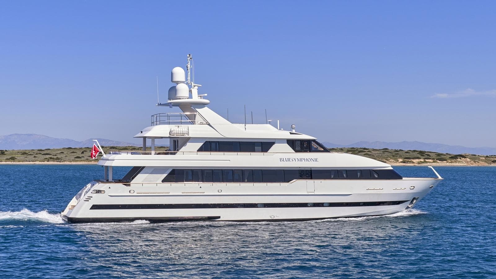 BLUE SYMPHONIE - ext running | Drivas Yachts