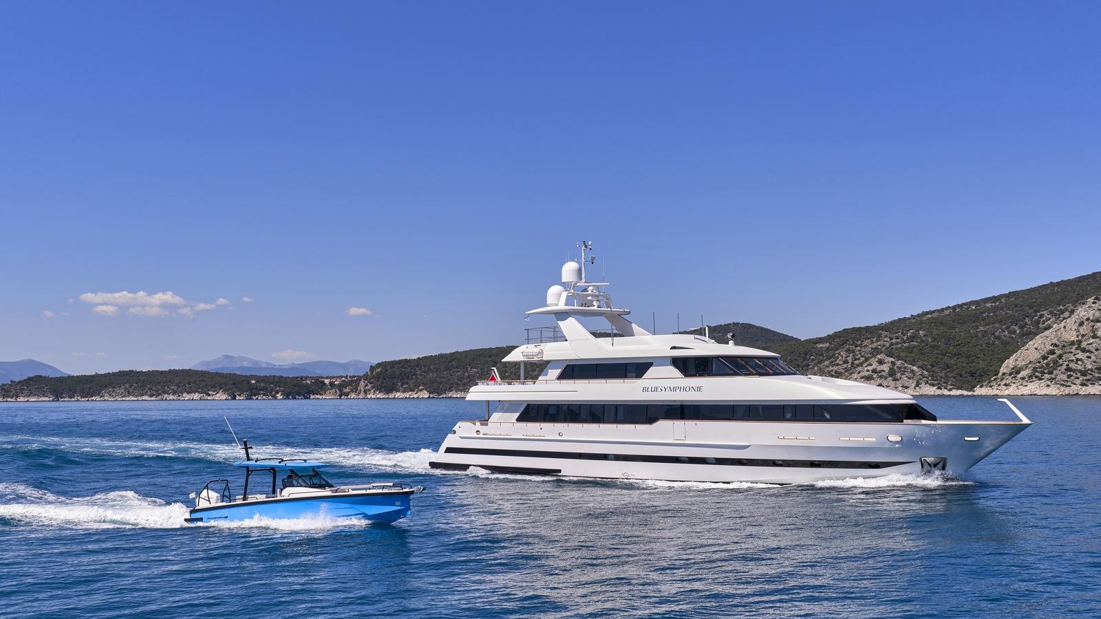 BLUE SYMPHONIE - ext stbd | Drivas Yachts