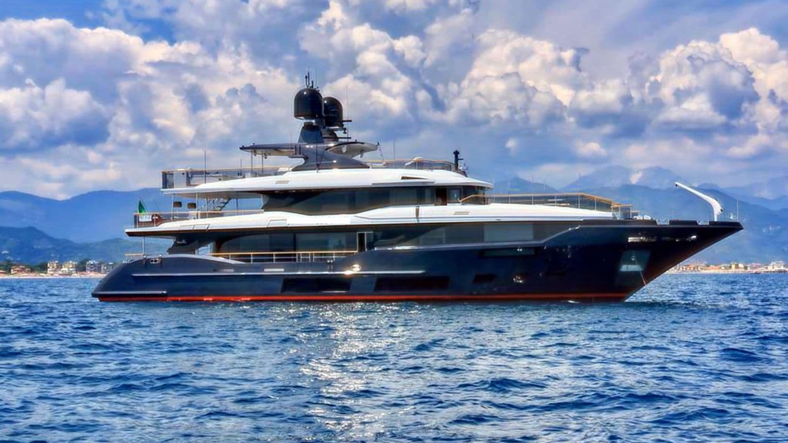 Motor yacht ADVA 35.3m by Benetti — starboard