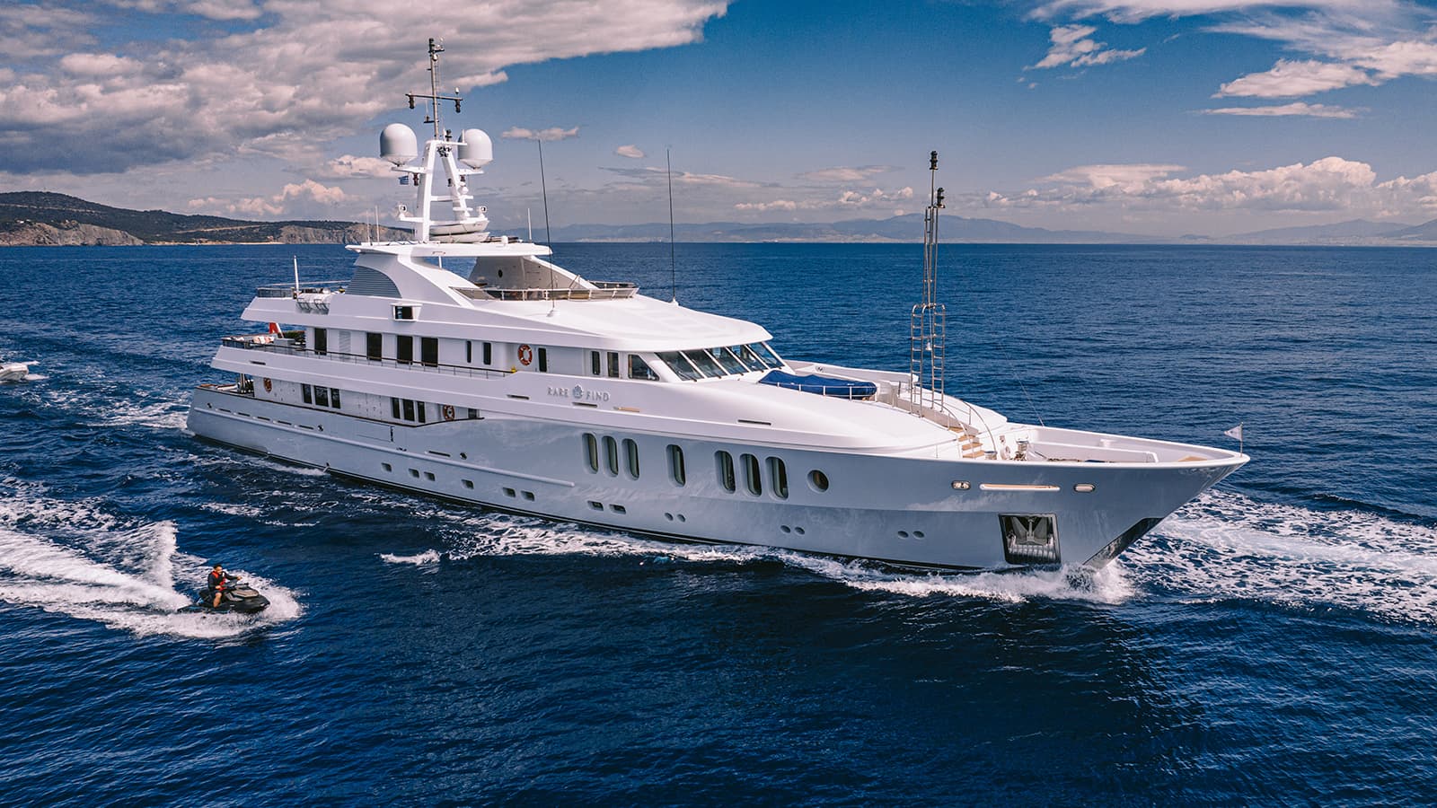 RARE FIND - ext running | Drivas Yachts