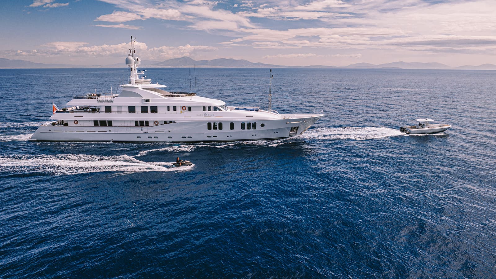 RARE FIND - ext running | Drivas Yachts