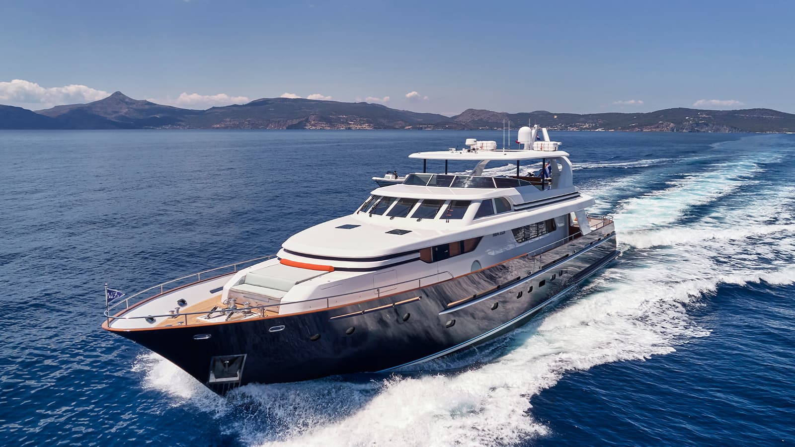 MIA ZOI - ext running | Drivas Yachts