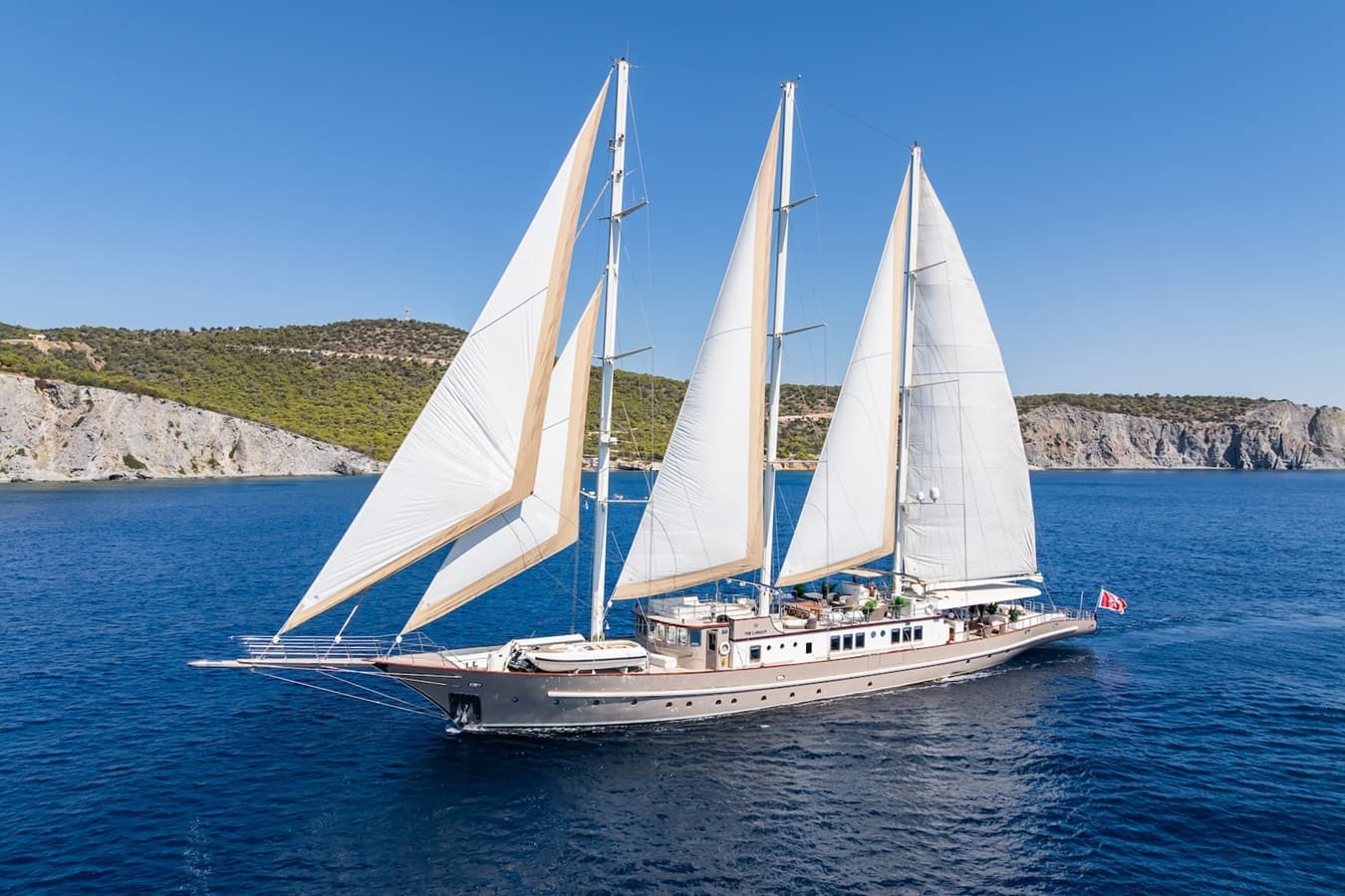 THE LANGLEY - aerial | Drivas Yachts