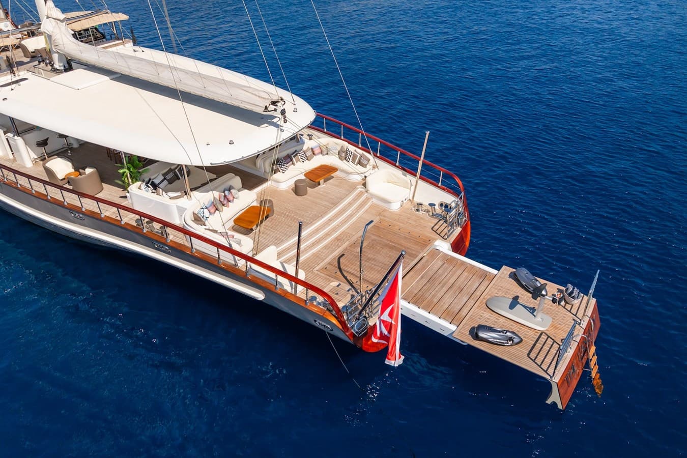 THE LANGLEY - ext port | Drivas Yachts