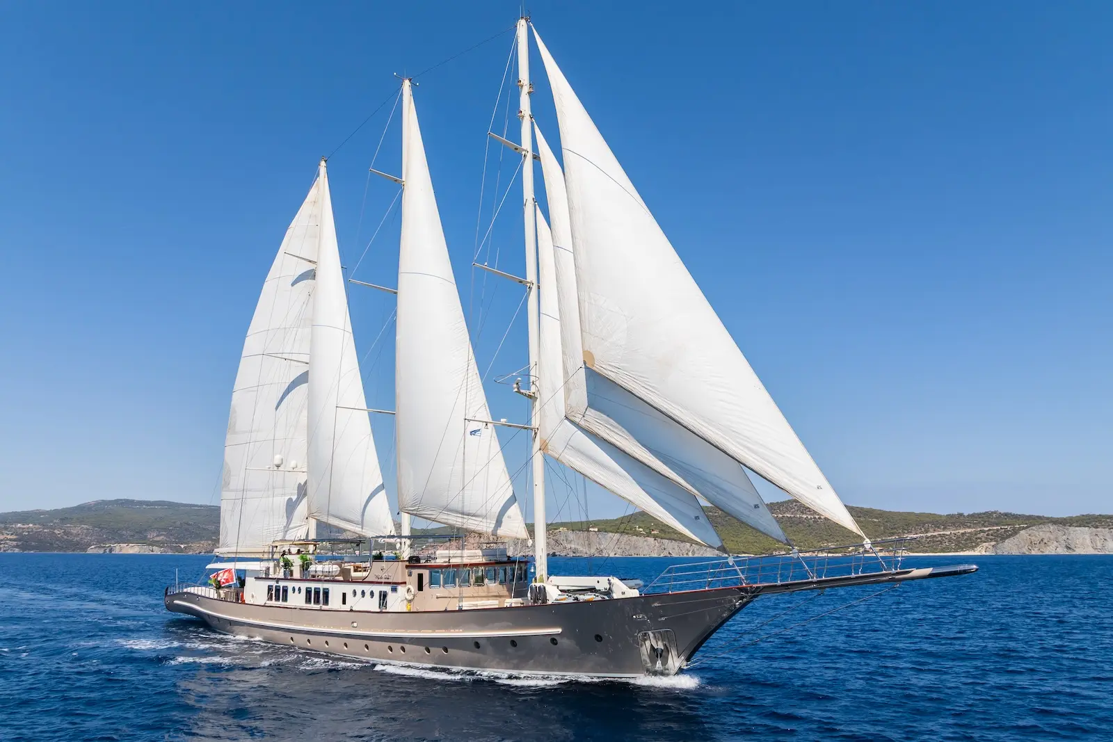 THE LANGLEY - ext running | Drivas Yachts