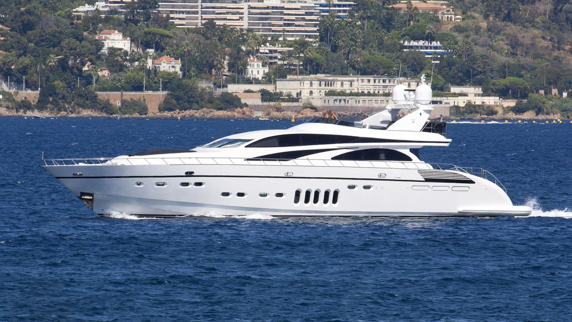 DREAM - ext running | Drivas Yachts