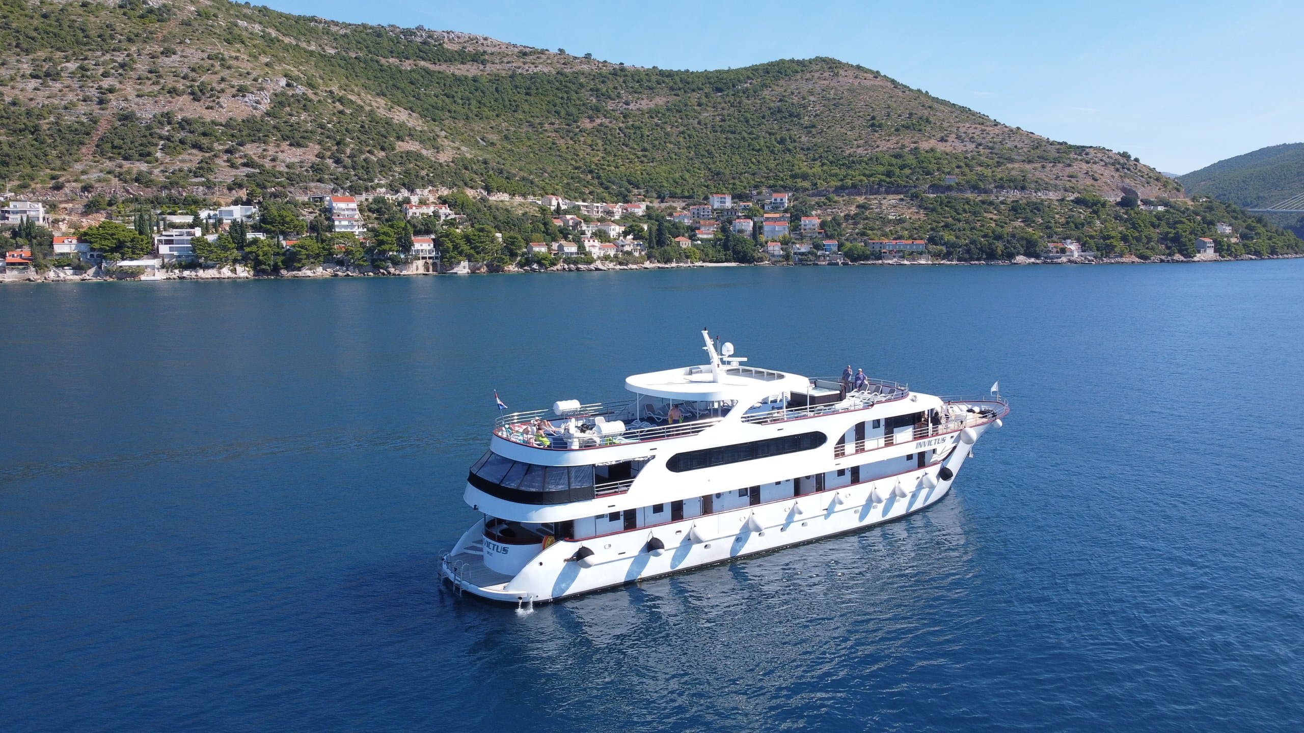 INVICTUS | Drivas Yachts