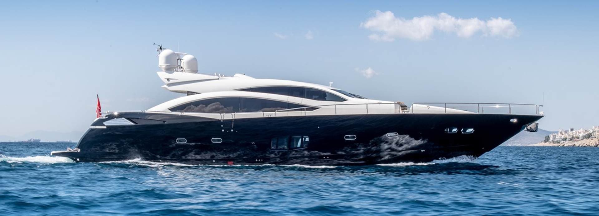 Motor yacht BLADE 6 28m by Sunseeker — photo 2