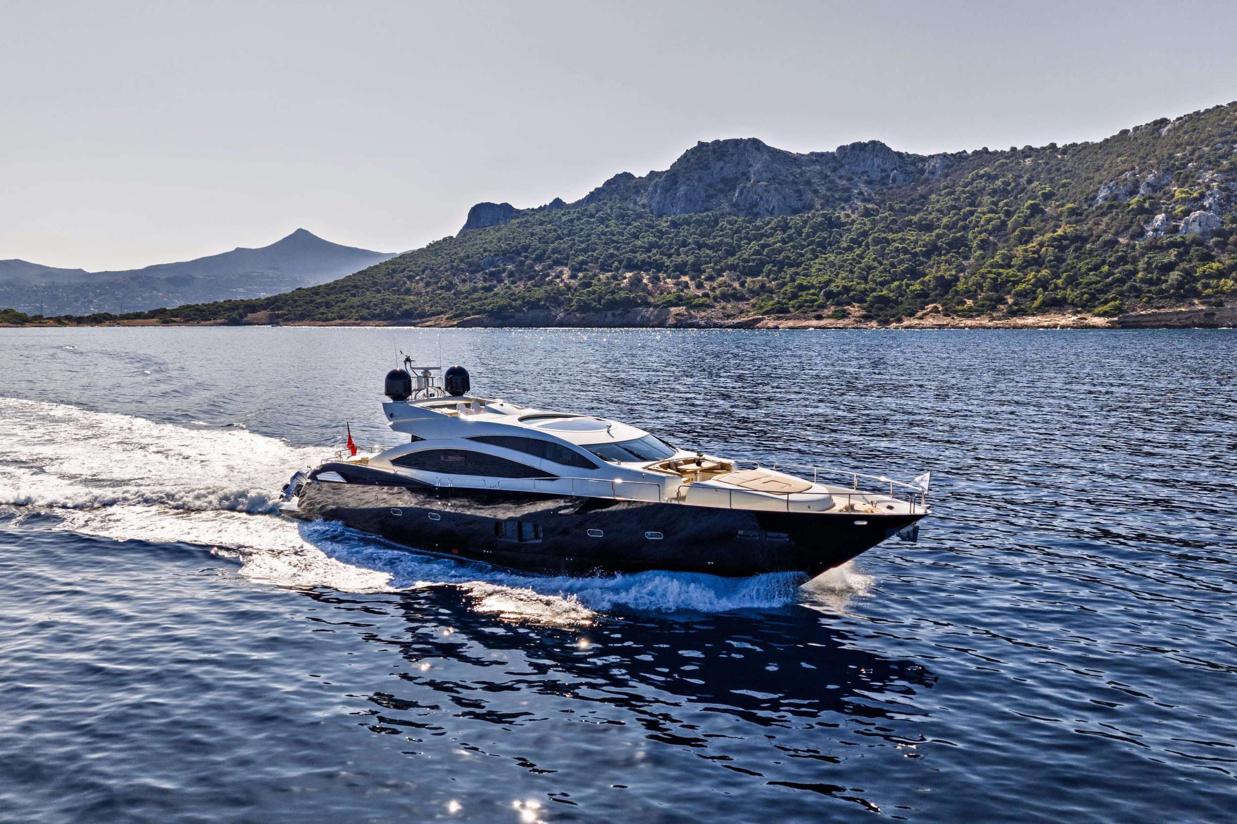 Motor yacht BLADE 6 28m by Sunseeker — photo 4