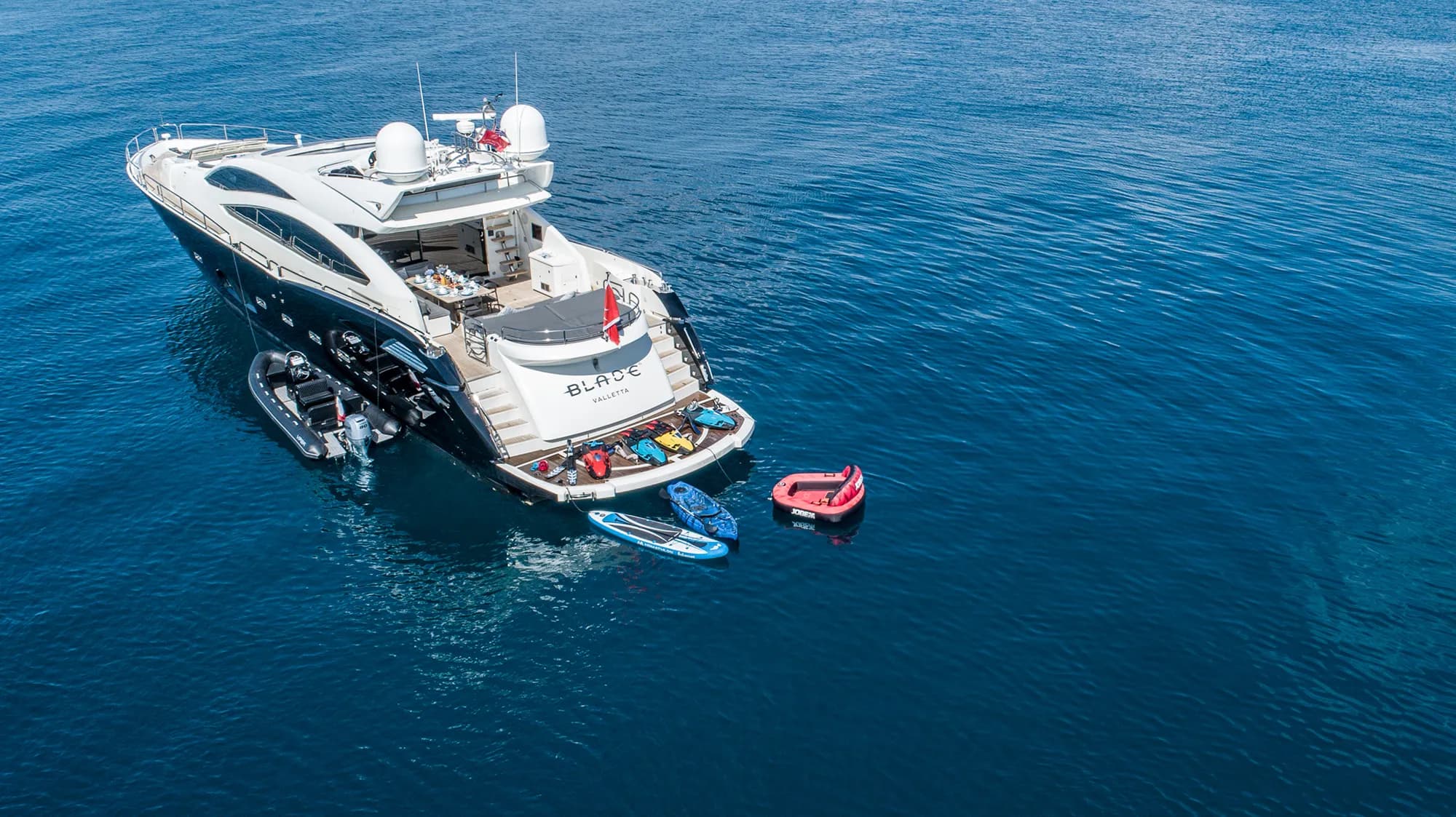 Motor yacht BLADE 6 28m by Sunseeker — photo 6