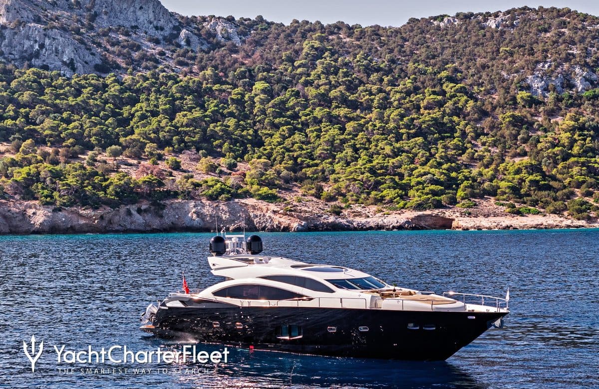 Motor yacht BLADE 6 28m by Sunseeker — photo 8