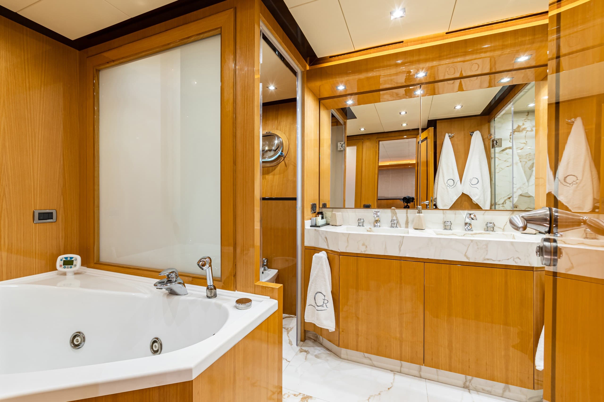 Motor yacht CAN'T REMEMBER 35.6m by Tecnomar — photo 4