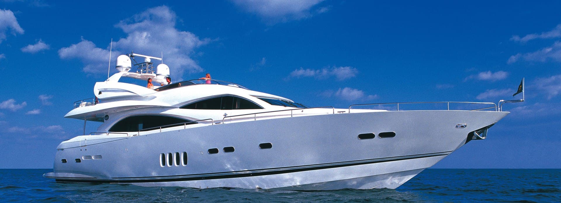 Motor yacht MI ALMA 31m by Sunseeker — photo 2