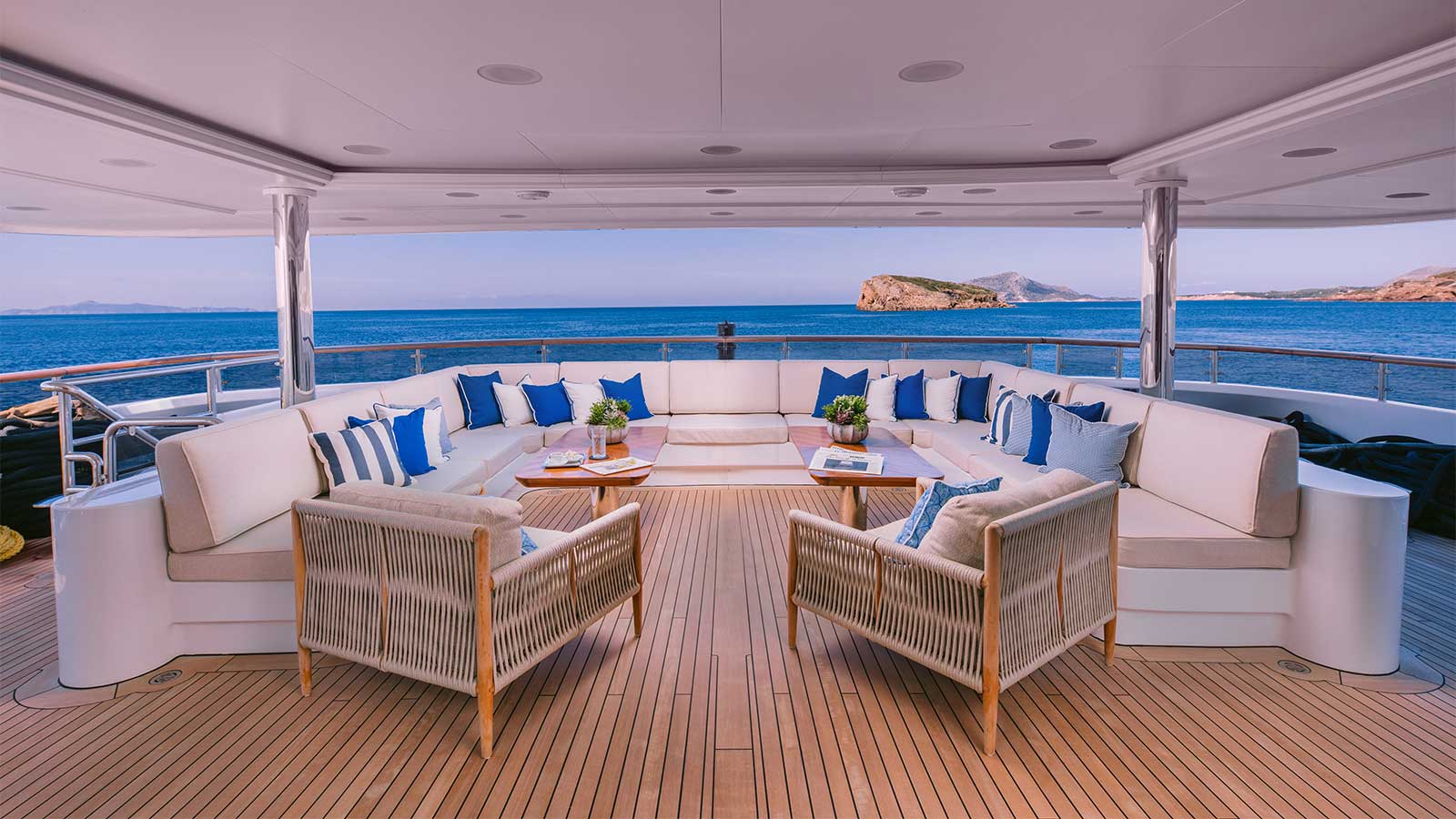 DILARA - deck aft | Drivas Yachts