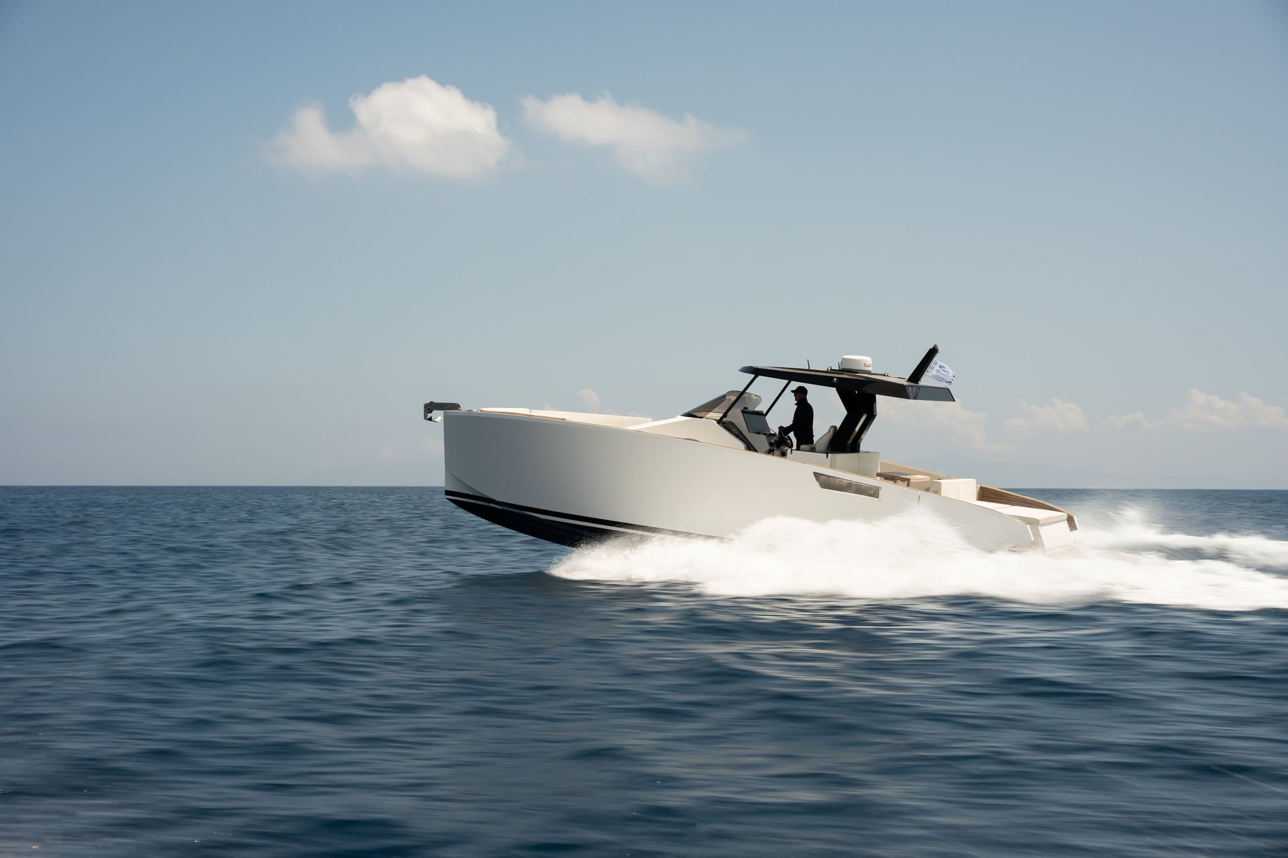 TESORO 40 INBOARD | Drivas Yachts