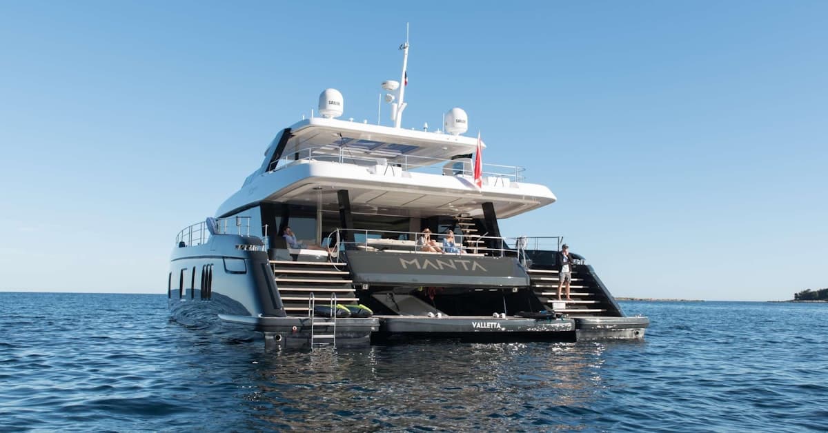 MANTA - ext stern | Drivas Yachts