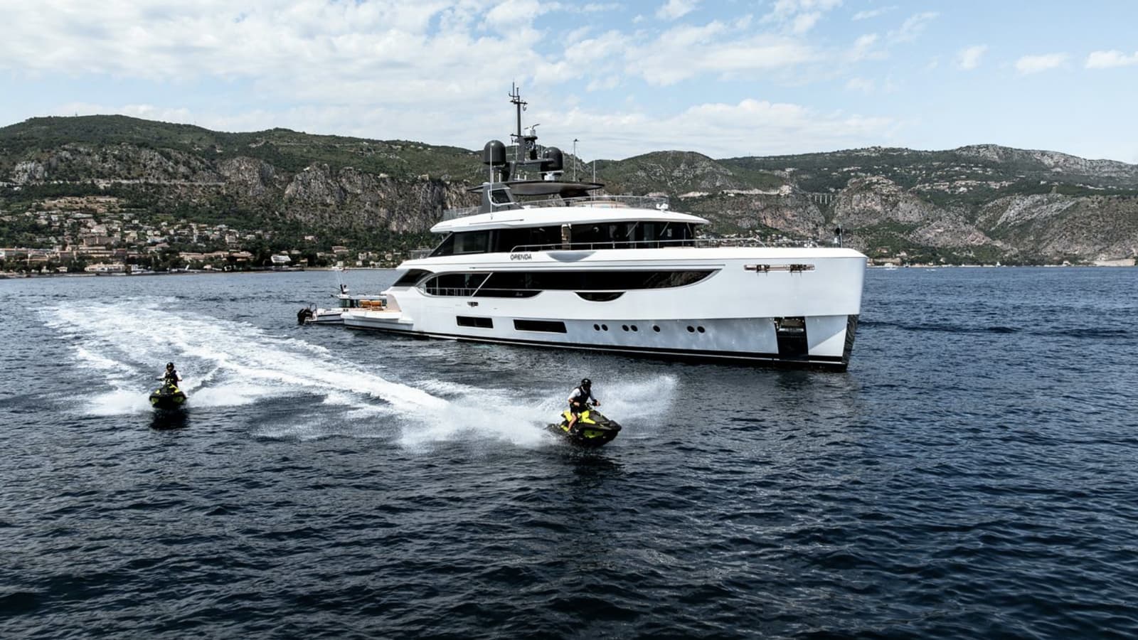 WILLOW - ext running | Drivas Yachts