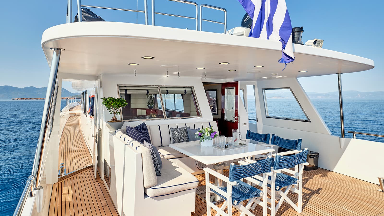 ALAYA - deck aft | Drivas Yachts