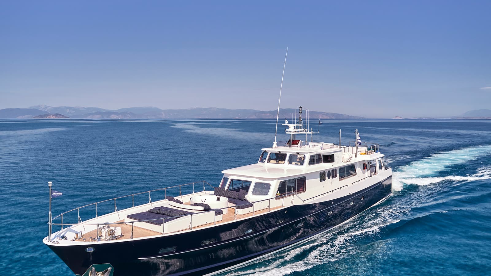 ALAYA - ext running | Drivas Yachts