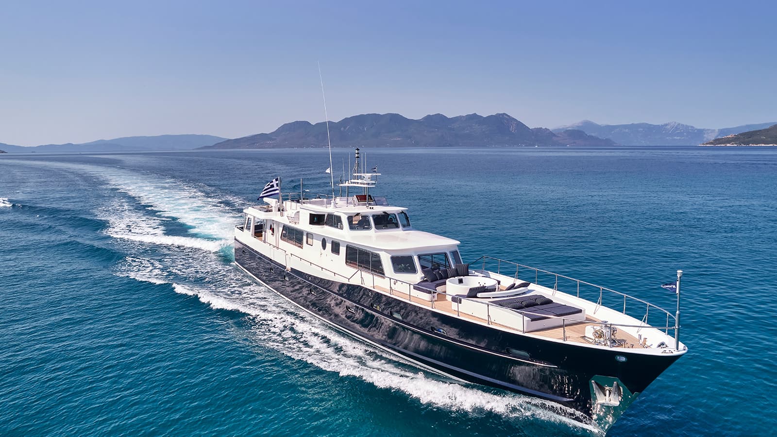 ALAYA - ext running | Drivas Yachts