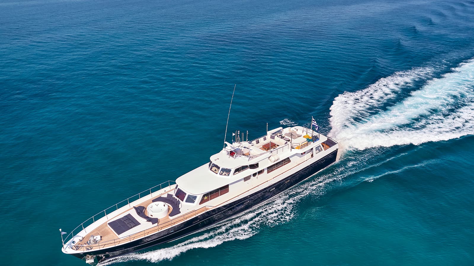 ALAYA - ext running | Drivas Yachts