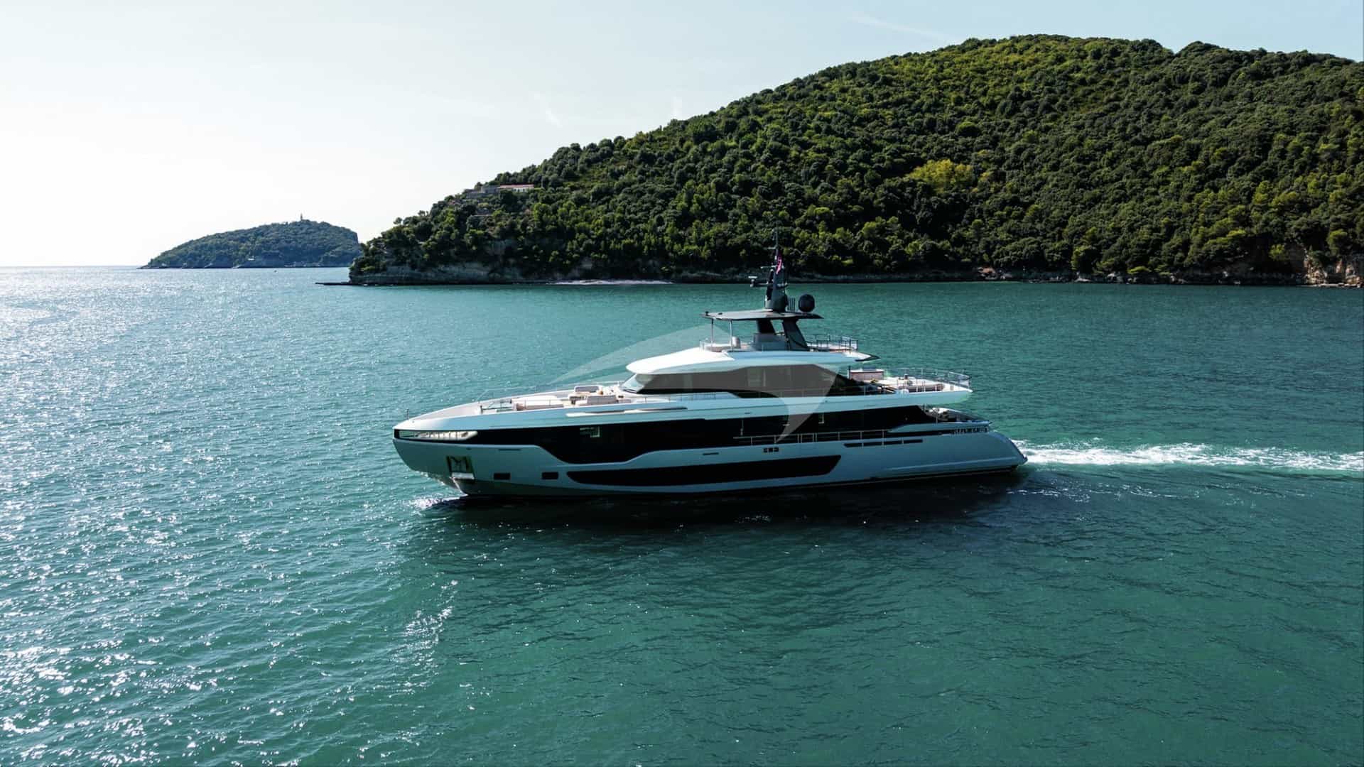 OCEAN ONE - ext running | Drivas Yachts