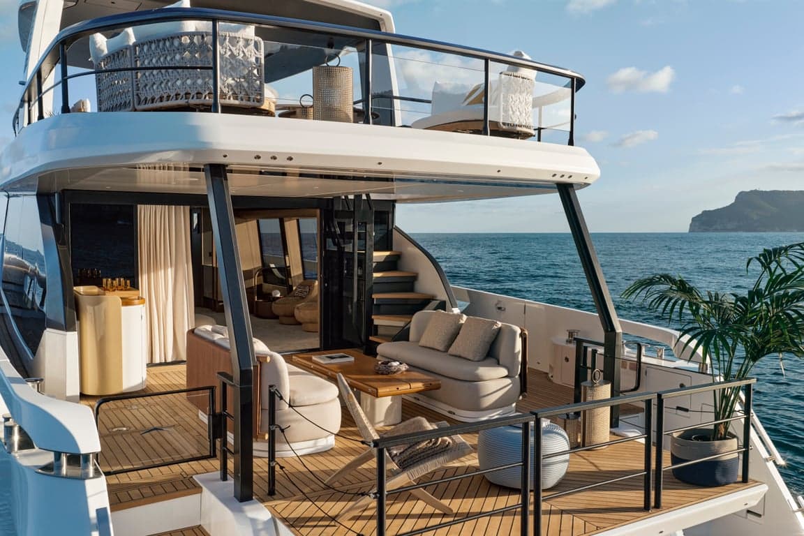 EXPLORA - deck aft | Drivas Yachts