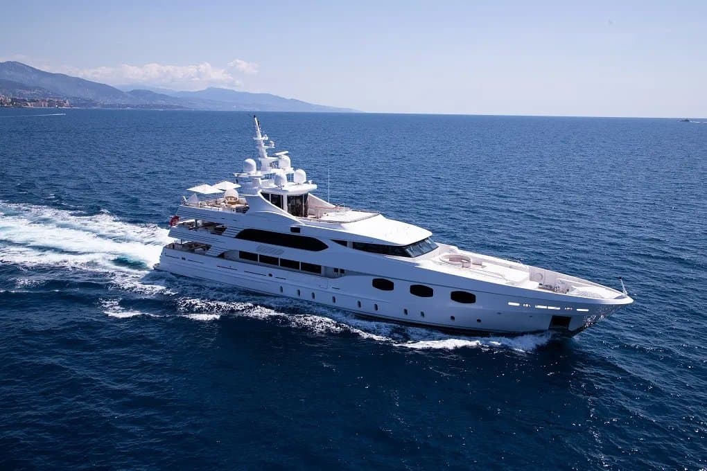 Motor yacht ELENI 33.7m by CBI Navi — photo 3