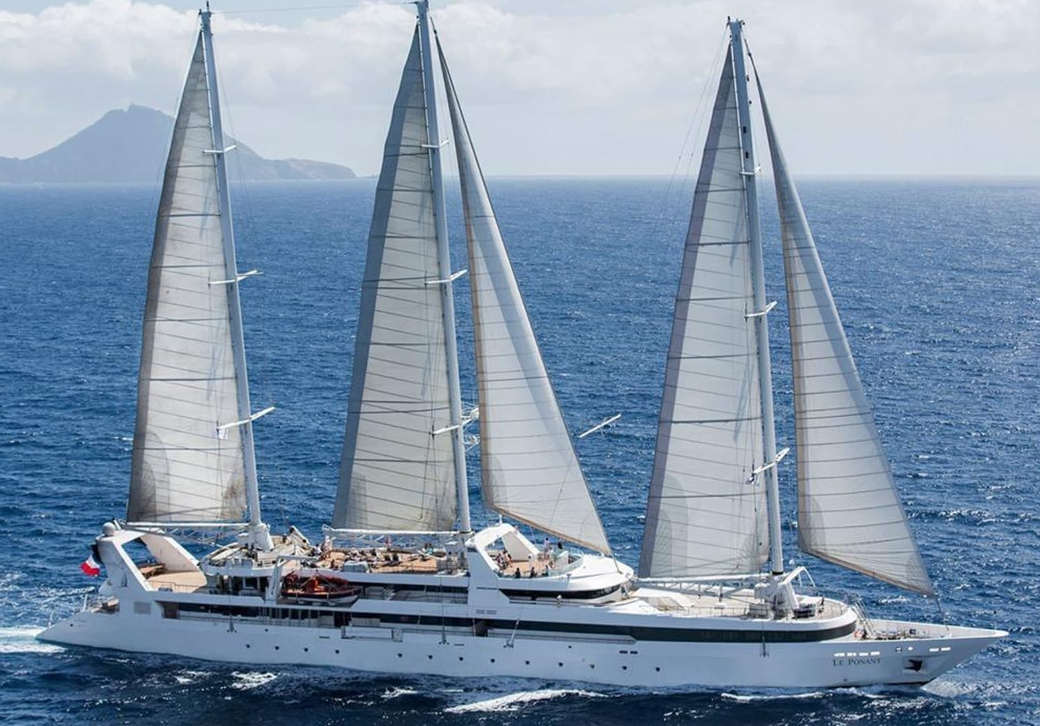 LE PONANT - ext stbd | Drivas Yachts