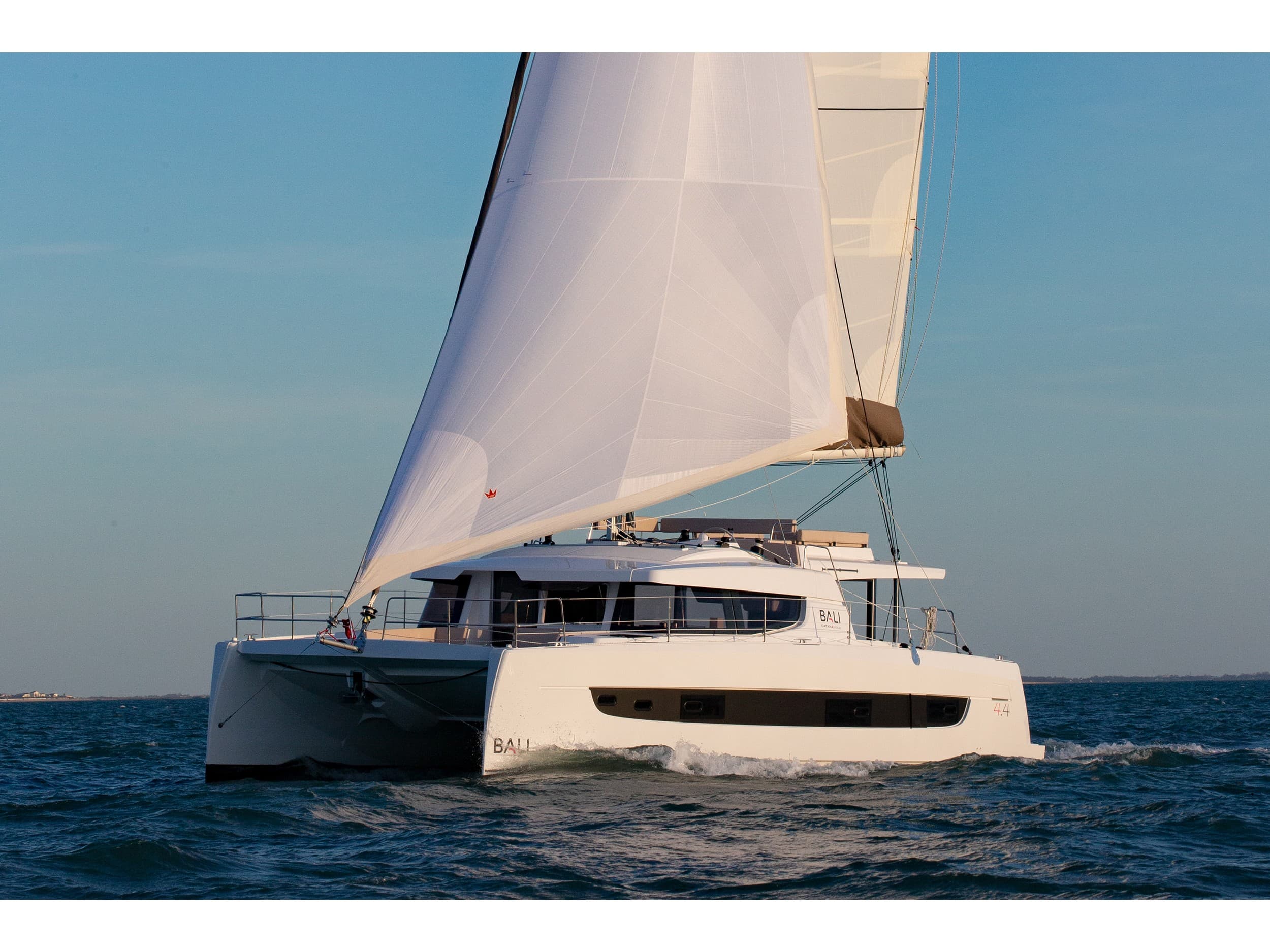 NEW HORIZONS 3 - ext running | Drivas Yachts