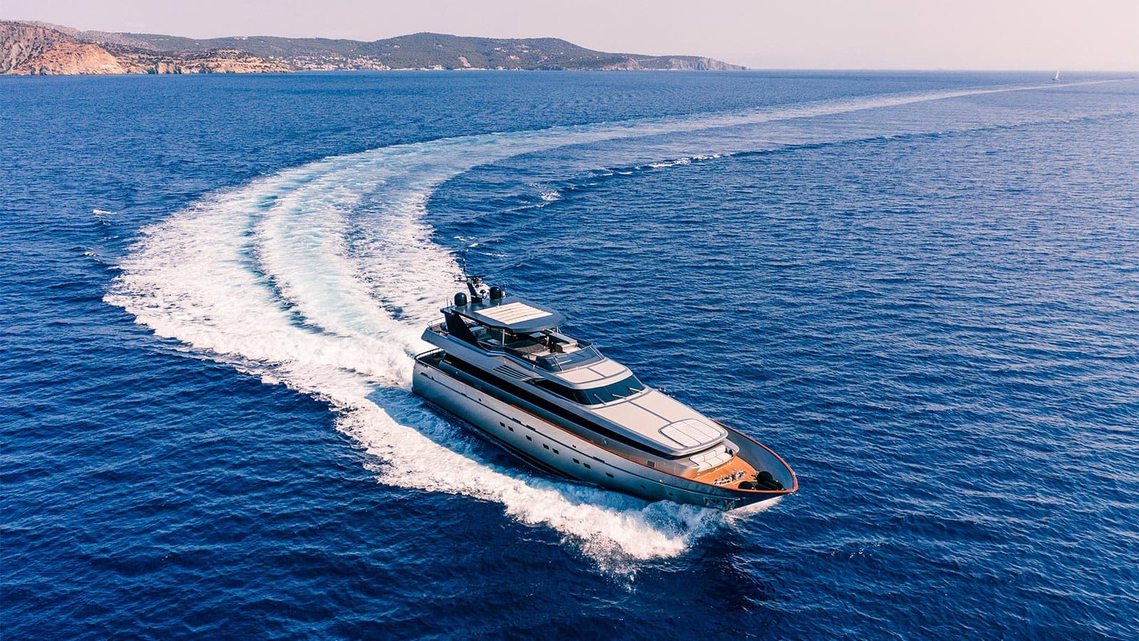 OVAL - ext running | Drivas Yachts