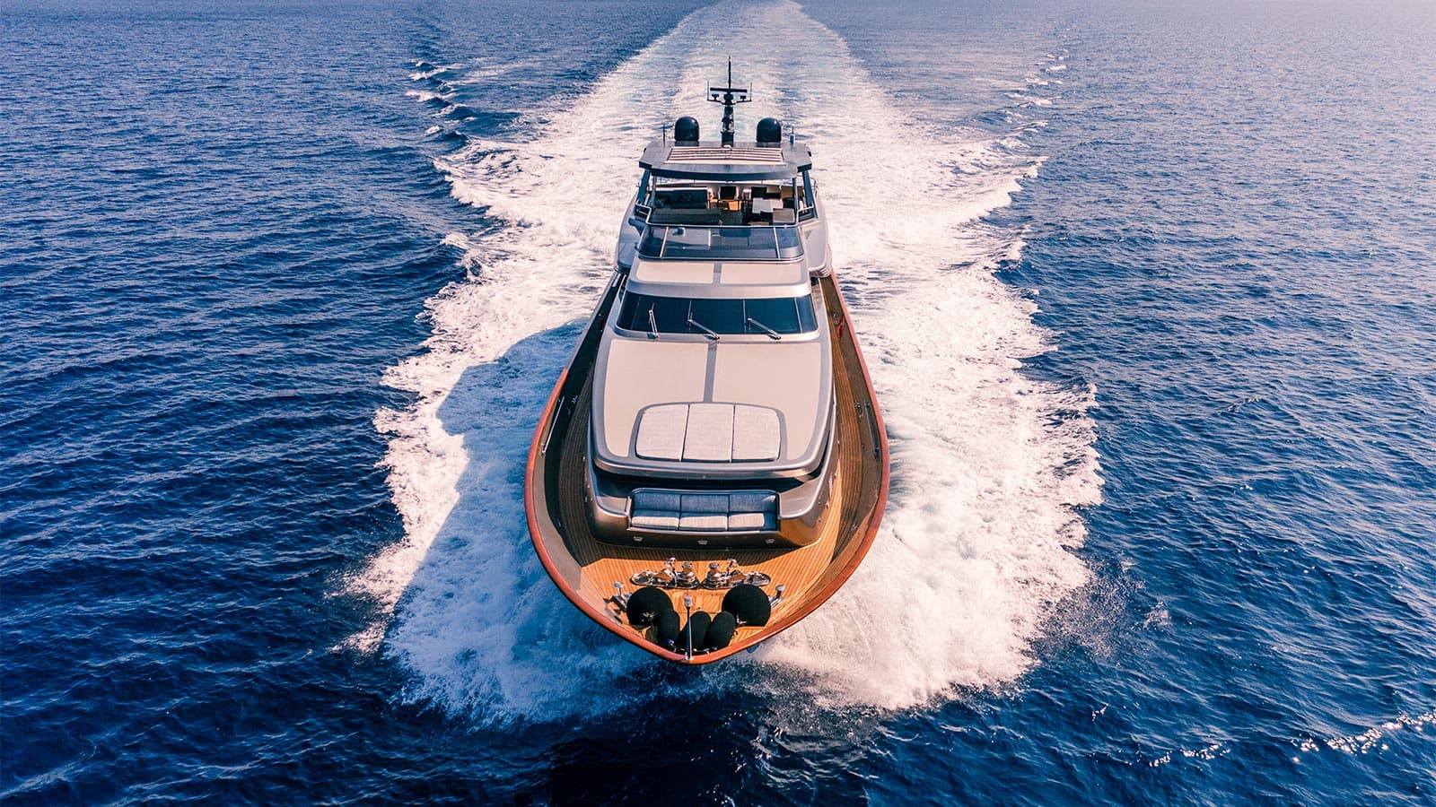 OVAL - ext running | Drivas Yachts