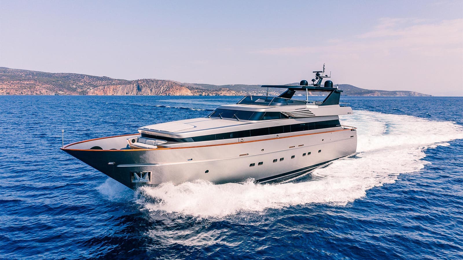 OVAL - ext running | Drivas Yachts