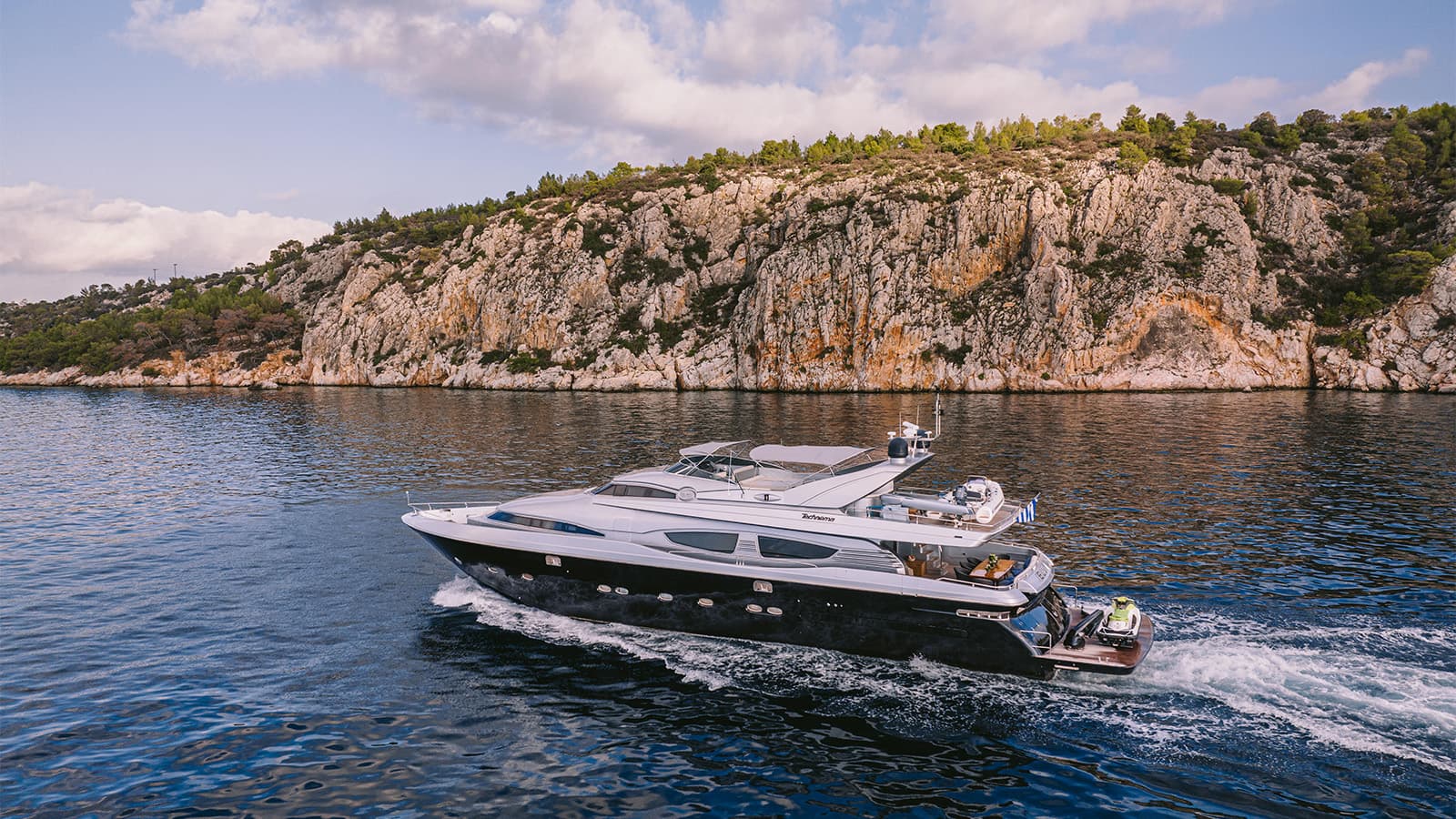 ELVI - ext running | Drivas Yachts