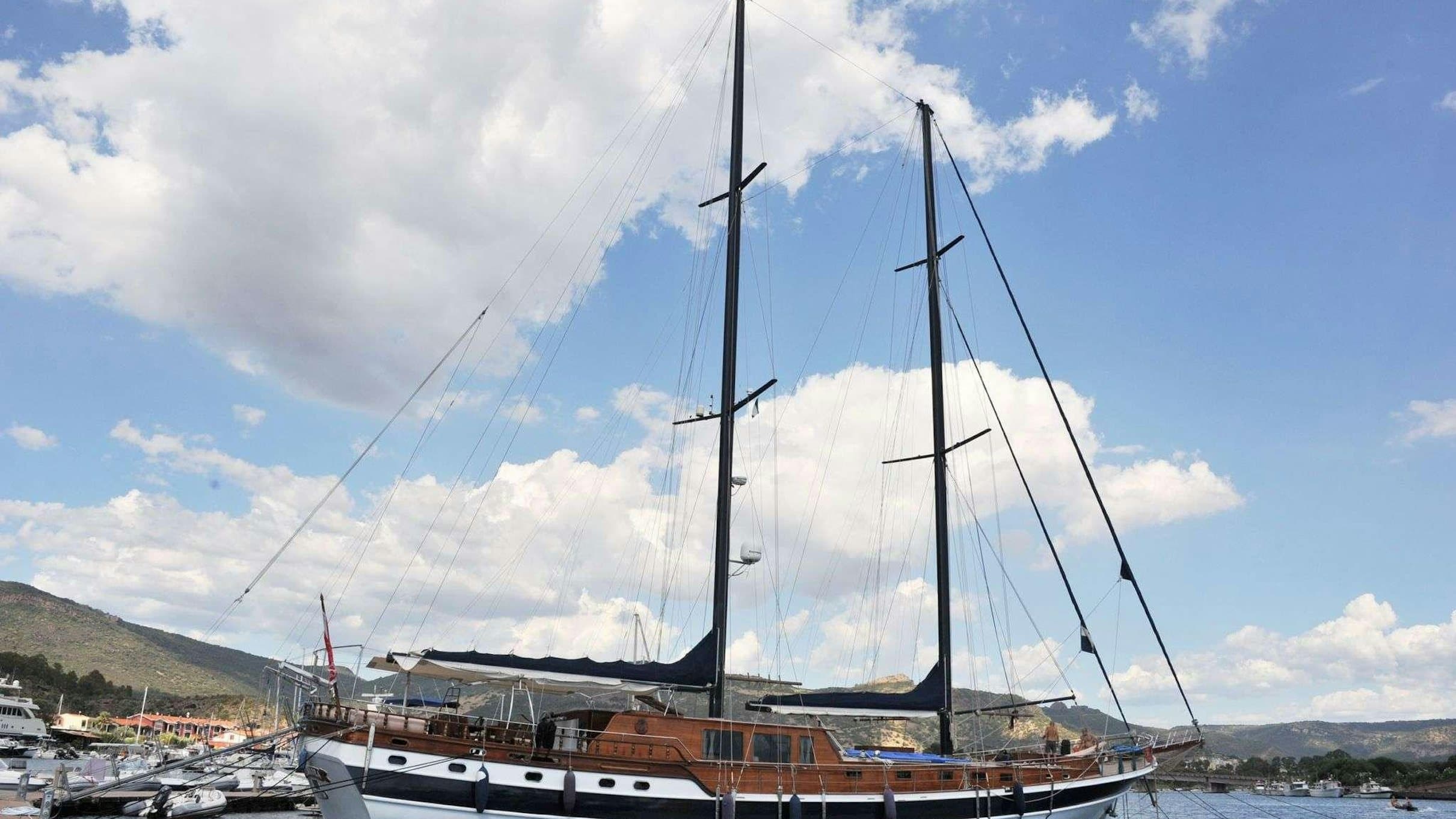 Sailing Yacht ERATO available for charter