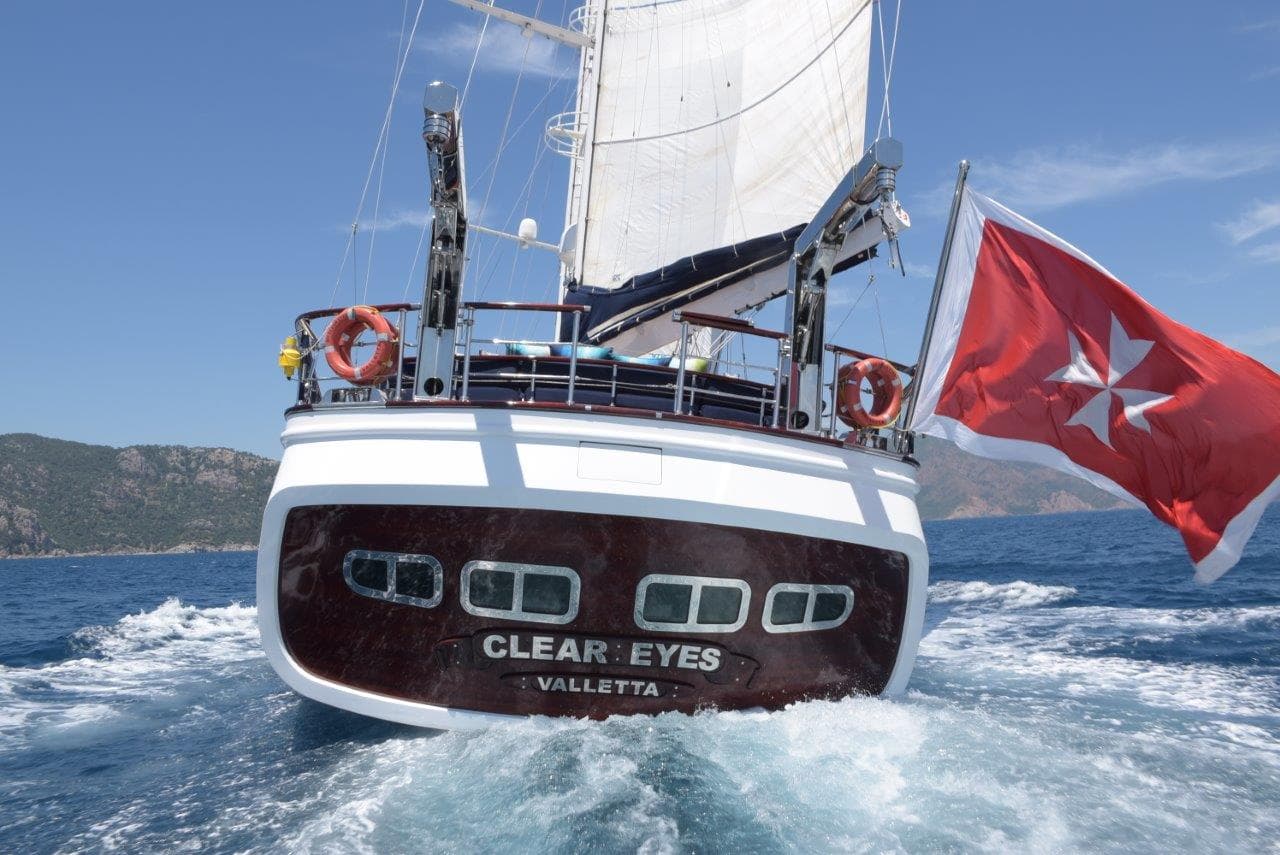CLEAR EYES — yacht charter in Hydra