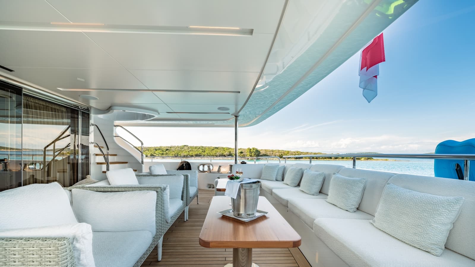Lady MRD - deck aft | Drivas Yachts