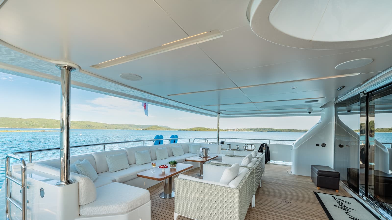 Lady MRD - deck aft | Drivas Yachts