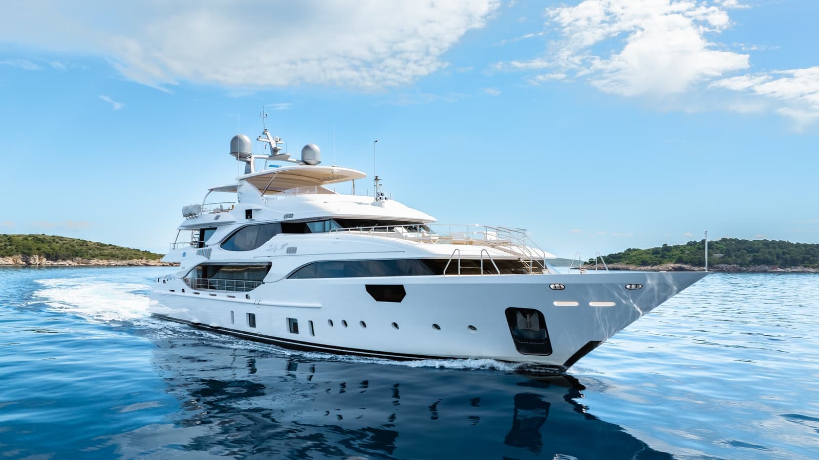 Lady MRD - ext running | Drivas Yachts