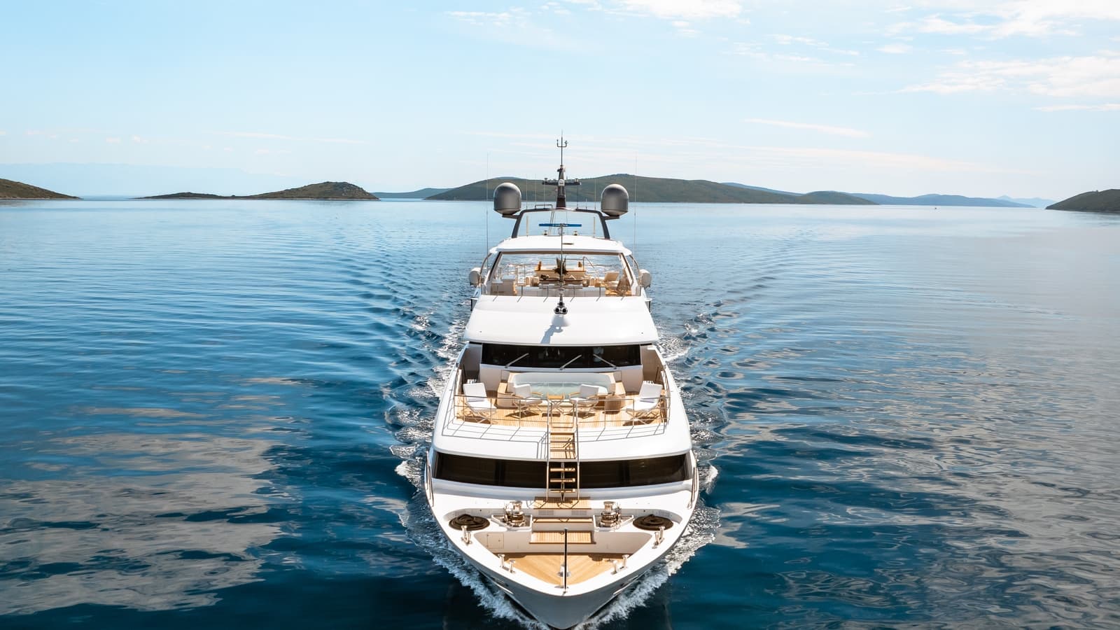 Lady MRD - ext running | Drivas Yachts