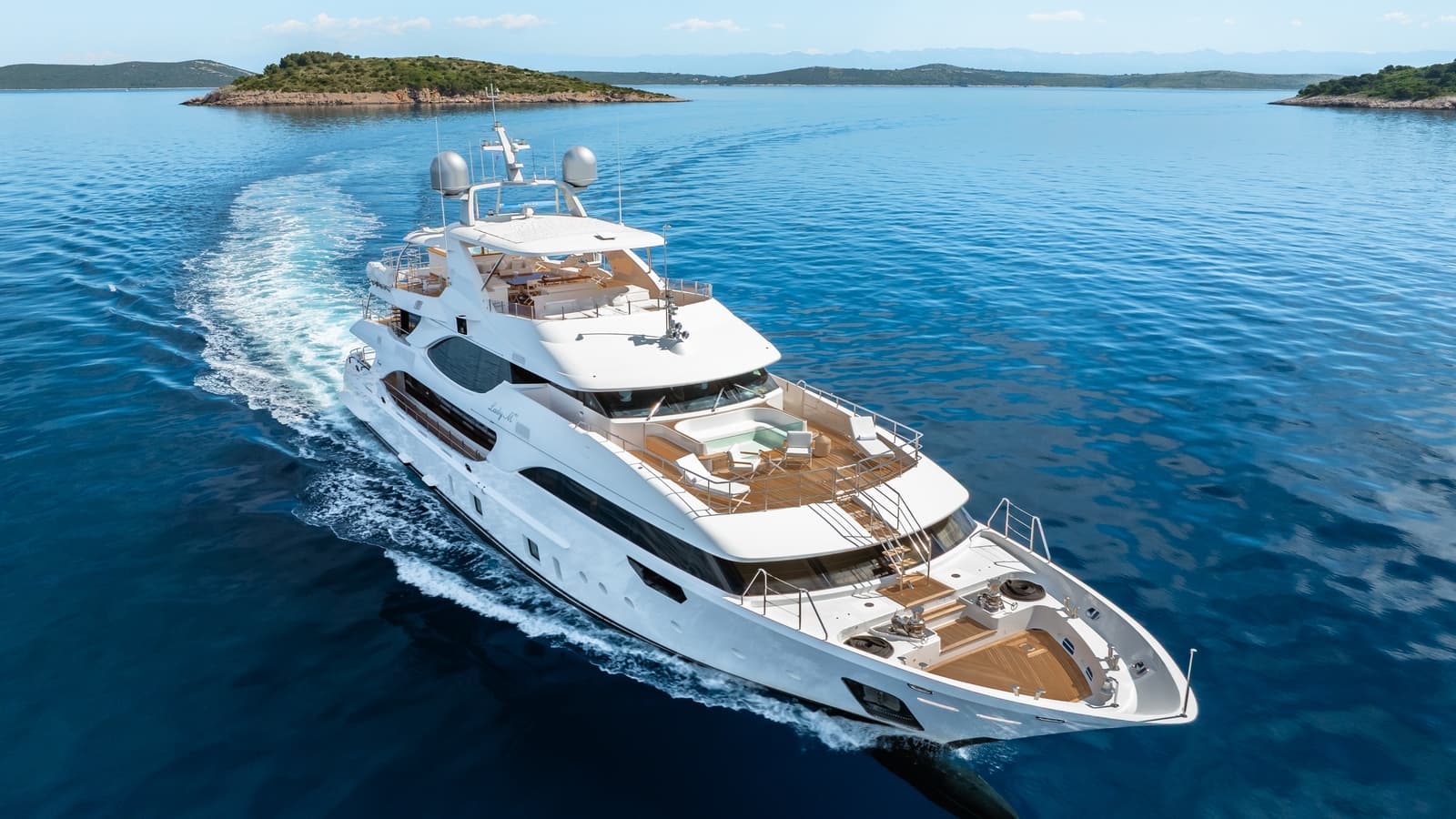 Lady MRD - ext running | Drivas Yachts